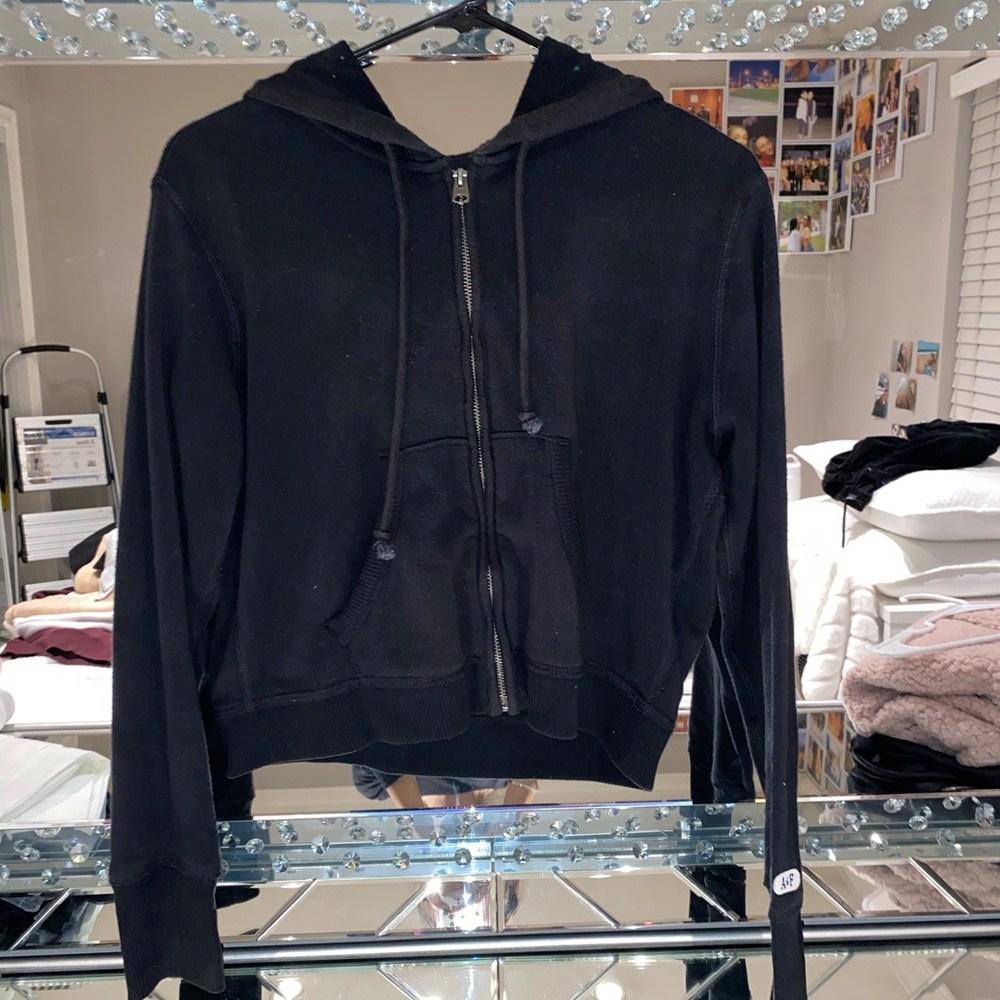 Cropped black jacket